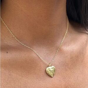 Always on my mind chunky brandy Melville Chic Gold Heart Necklace cute like new